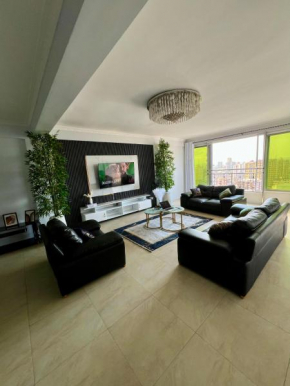 4BedRoom PentHouse Retreat In Central Business District with City Views